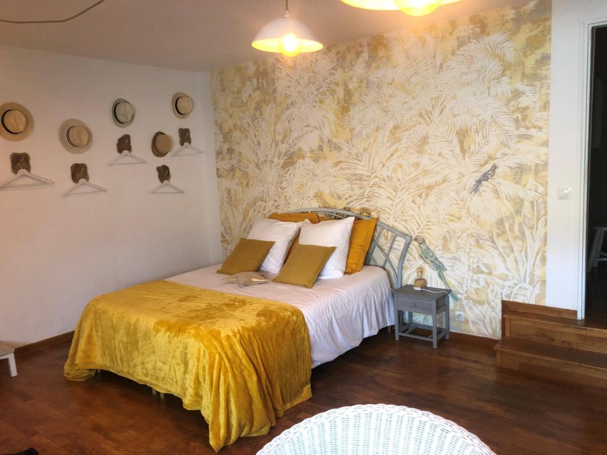 Grande Chambre Familiale Jaune Tout Bonnement Bien Putot-en-Auge Exteriör bild