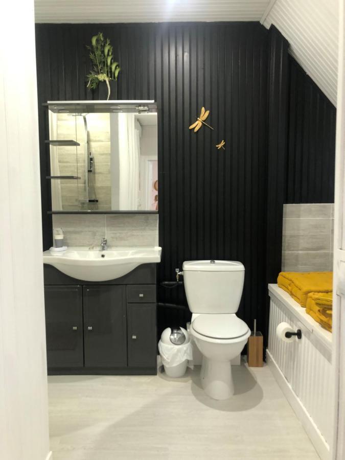 Grande Chambre Familiale Jaune Tout Bonnement Bien Putot-en-Auge Exteriör bild