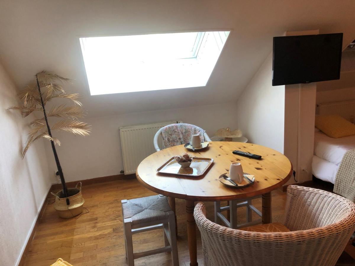 Grande Chambre Familiale Jaune Tout Bonnement Bien Putot-en-Auge Exteriör bild