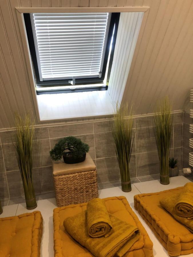 Grande Chambre Familiale Jaune Tout Bonnement Bien Putot-en-Auge Exteriör bild