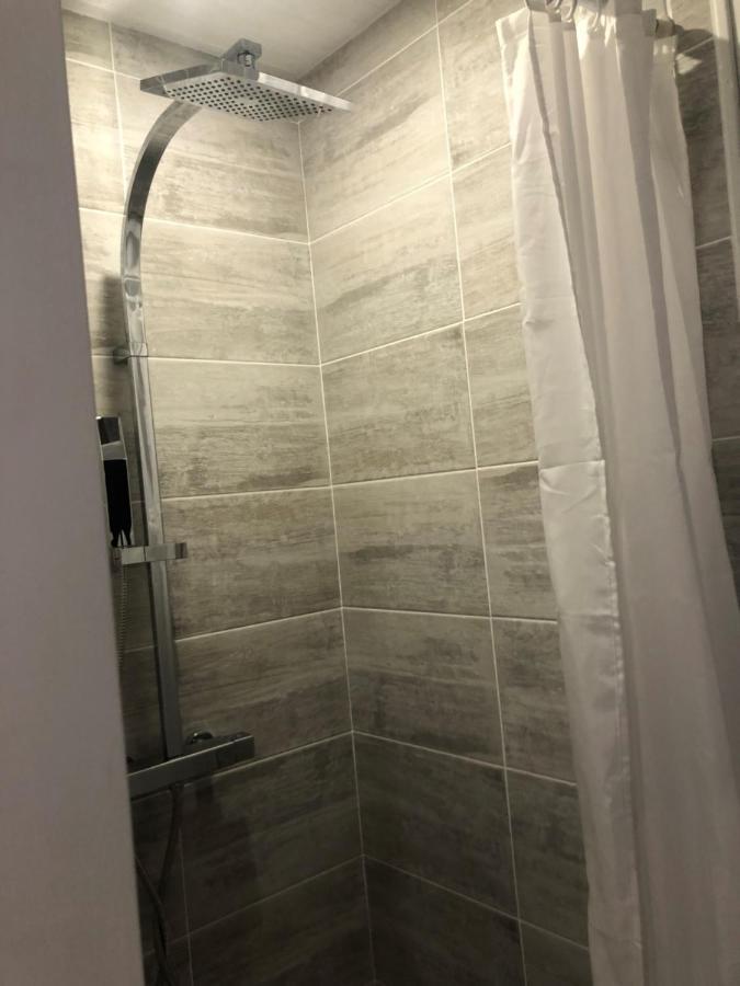 Grande Chambre Familiale Jaune Tout Bonnement Bien Putot-en-Auge Exteriör bild