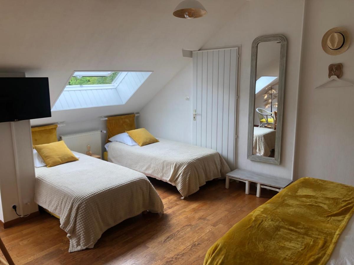 Grande Chambre Familiale Jaune Tout Bonnement Bien Putot-en-Auge Exteriör bild