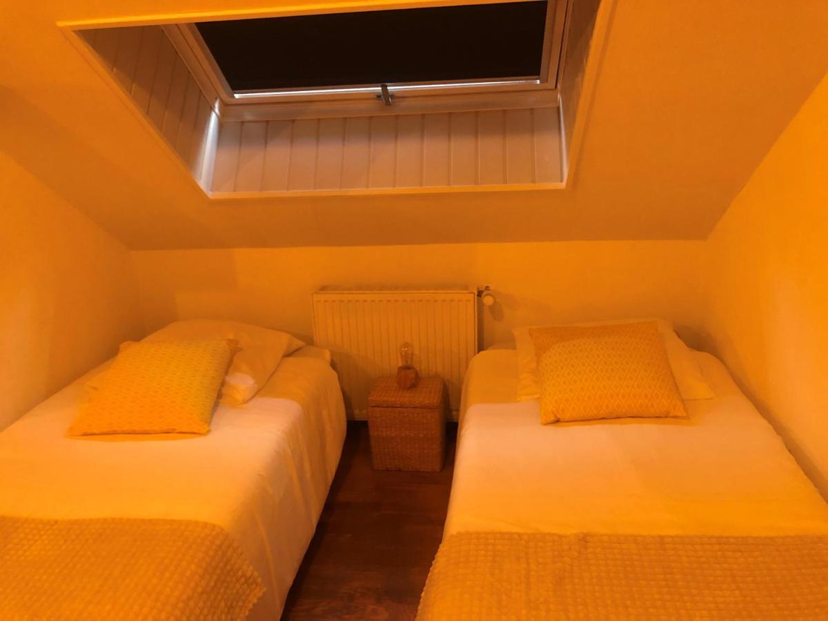 Grande Chambre Familiale Jaune Tout Bonnement Bien Putot-en-Auge Exteriör bild