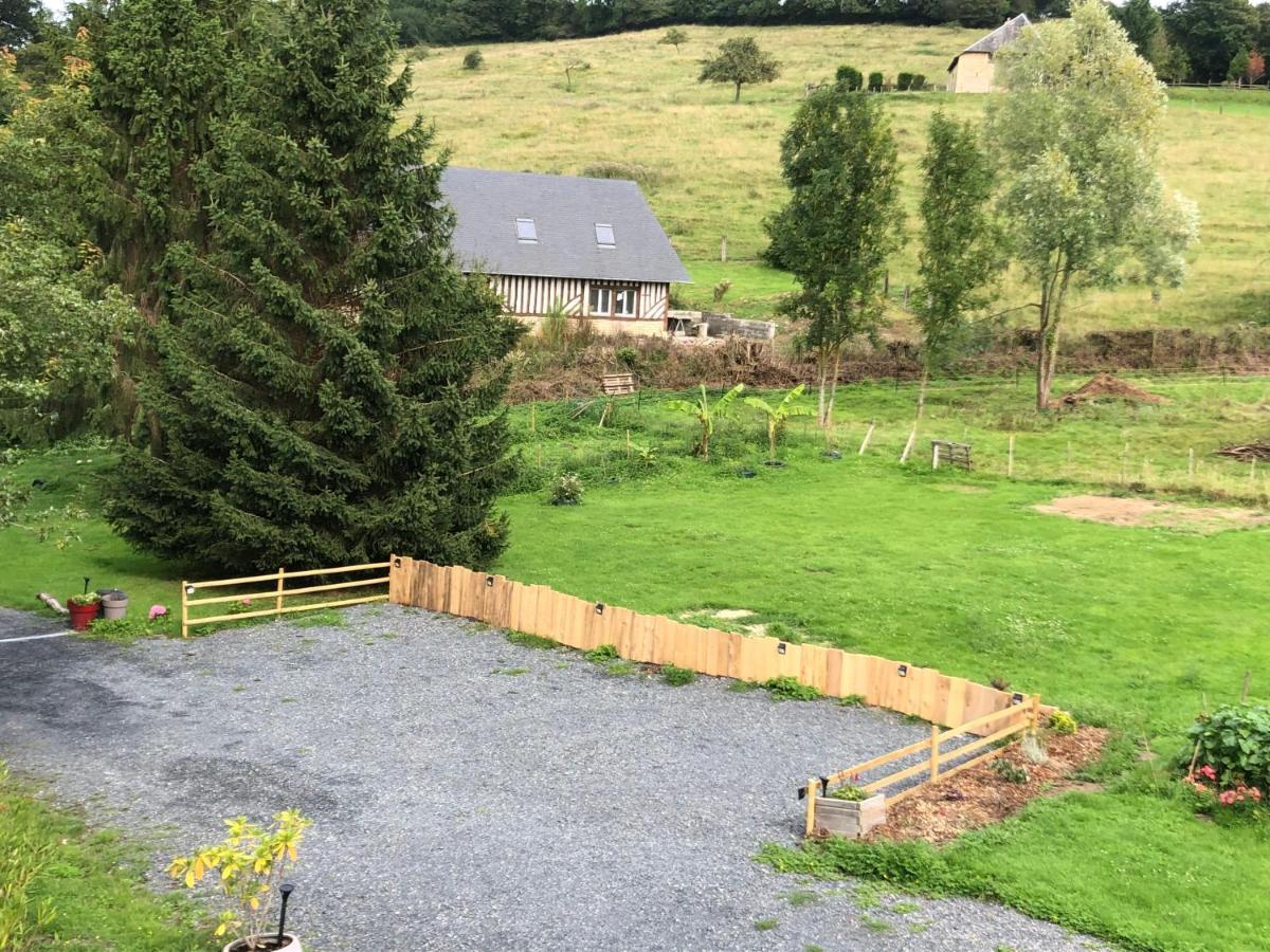 Grande Chambre Familiale Jaune Tout Bonnement Bien Putot-en-Auge Exteriör bild